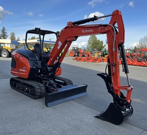 รถขุดขนาดเล็ก KX040 5 รุ่นปี 2025 พร้อมเครื่องยนต์ 40.4 แรงม้า ปั๊มไฮดรอลิกขั้นสูง และเกียร์ ดีไซน์กะทัดรัด - Product Image 1