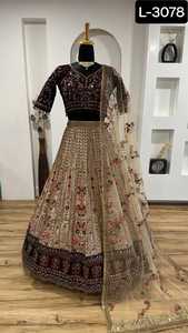 Lehenga de seda Kasturi pesada de estilo indio y pakistaní con lentejuelas Dori y trabajo de hilo junto con borde de terciopelo y red Dupatta - Product Image 3