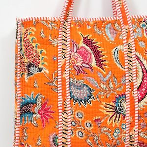 Grand sac fourre-tout en coton orange matelassé fait à la main, sac fourre-tout écologique et durable pour femmes, sac fourre-tout bohème pour artiste, sac fourre-tout pour les courses - Product Image 3