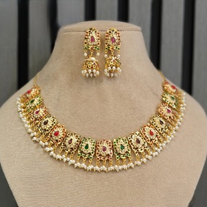 Ensemble de collier Jadau plaqué or de haute qualité exclusif avec boucles d'oreilles pour le mariage et la collection de vêtements de fonctions pour femmes et filles - Product Image 1