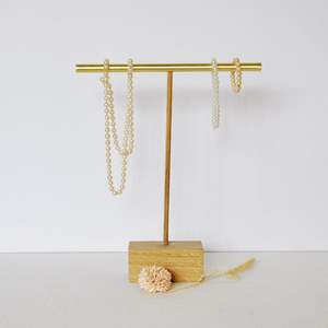 Elegante Soporte de Metal para Joyas para Organizar Collares, Pendientes, Pulseras, Anillos y Accesorios de Moda - Product Image 1