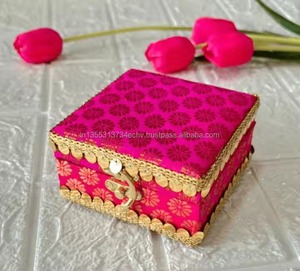 Caja de regalo de madera brocada para bodas indias Haldi Mehendi Sangeet Laddu frutas secas regalos de dama de honor Año Nuevo Halloween Ramadán - Product Image 2