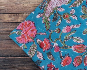 ผ้าเช็ดปากผ้าฝ้ายพิมพ์ลายดอกไม้แบบอินเดีย2025สีน้ำเงินอมเขียวสีชมพูแดงสำหรับงานแต่งงานในบ้าน - Product Image 3