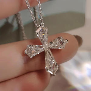 Colar com Pingente de Cruz de Moissanite de Alta Qualidade, Corte Brilhante, Corte Excelente, Prata 925 Banhada a Ouro Rosé, Estilo Clássico Cristão - Product Image 2