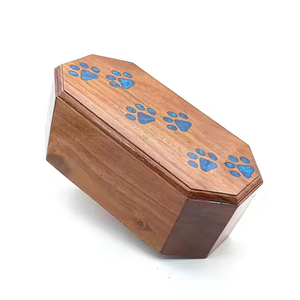 Urne de crémation en bois écologique pour animaux de compagnie Urnes décoratives en bois de 200 pouces cubes Urnes funéraires pour animaux de compagnie gravées en cœur et au look chic - Product Image 4