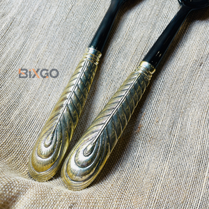 ชุดช้อนส้อมสลัดขนาดใหญ่ทำจากเขาควายทำด้วยมือแบบพรีเมี่ยมพร้อมที่จับสีเหลืองทำขายส่งจากเวียดนาม - Product Image 5