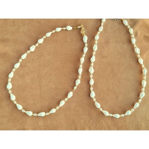 Collar de Moda Chapado en Oro con Detalles de Perlas, Elegante y con Atractivo de Reventa - Product Image 1