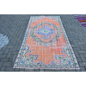 Tapis turc vintage en laine 4,4x8 pieds, motif patchwork à bordure rouge avec envers en latex, décoration intérieure écologique - Product Image 1