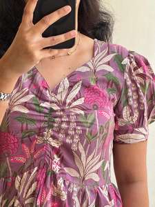 Vestido largo con gradas Earthy Elegance con estampado cultural y mangas abullonadas para el estilo de verano y fin de semana - Product Image 2