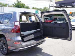 L e x u s G X 460 Luxury AWD con rueda de aleación Asientos de cuero Sistema de navegación Asientos de tercera fila Arranque remoto Techo solar - Product Image 2