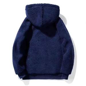 Sweat à capuche en molleton sherpa moelleux décontracté d'hiver avec logo brodé personnalisé pour hommes - Product Image 5