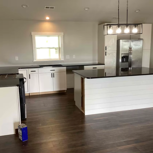 Dalle de granit noir perlé de qualité supérieure pour sols de tables, murs et autres projets de construction Pierre naturelle - Product Image 1