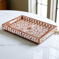 Plateau décoratif en résine artisanale avec incrustations, motif géométrique Tessera à triangles, pour la décoration intérieure, les cadeaux et le rangement