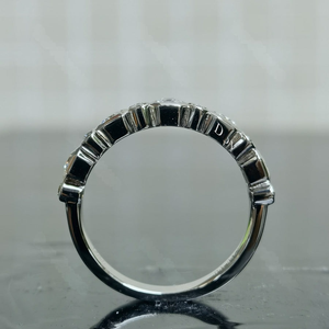 Anillo de compromiso de banda de diamantes cultivados en laboratorio con corte Asscher 1,5 Ctw en juego de bisel fino de plata 925 anillo de novia Vermeil de media eternidad - Product Image 3