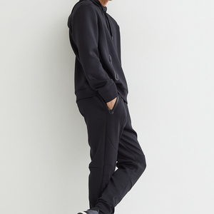 กางเกงจ็อกเกอร์ผ้าฝ้ายสีดำแบบยืดหยุ่นสำหรับผู้ชาย สไตล์สตรีทแวร์ รับผลิตตามสั่งพร้อมปักโลโก้ของคุณ - Product Image 3