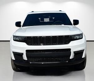 Grand Cherokee L Limited 2025 de Segunda Mano, SUV de Lujo de 7 Plazas, Motor V6 de 3.6L, Tracción en las 4 Ruedas, Automático, 6200lbs, Vehículo Familiar Todoterreno en Venta - Product Image 1