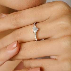 แหวนหมั้นทำด้วยมือสีขาวทอง18K แหวนเพชรธรรมชาติทรงหัวใจแบบง่ามเครื่องประดับคลาสสิกสำหรับงานเลี้ยงของผู้หญิง - Product Image 2