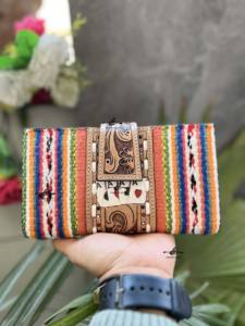 Aztec กระเป๋าคลัทช์หนังสัตว์แบบพับครึ่งสไตล์ตะวันตกสำหรับผู้หญิงกระเป๋าคลัทช์แกะสลักมือเล่นการพนัน - Product Image 3