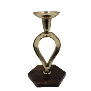 Soporte de vela de clase alta Aluminio y madera en color dorado y marrón para la decoración de su hogar - Product Image 1