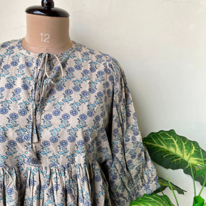 Robe en coton à fleurs indien fait à la main pour femmes, robe midi smockée à imprimé bloc, robe en coton à fleurs faite à la main, grande taille, naturelle - Product Image 1