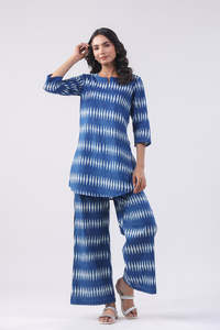 ชุดเสื้อผ้าใส่อยู่บ้านพิมพ์ลายสำหรับผู้หญิงชุดเสื้อผ้าผ้าซาตินแขนยาวเปิดไหล่ตกและขากว้างแฟชั่นตามสั่ง - Product Image 5