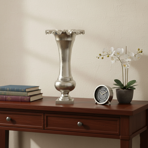 แจกันดอกไม้ทรงแตร/กระถางทรงสี่เหลี่ยม สไตล์อเมริกัน ทำด้วยมือ วัสดุโลหะสีเงินคลาสสิก สำหรับตกแต่งบ้าน งานอีเว้นท์ และเป็นของประดับตกแต่ง - Product Image 1