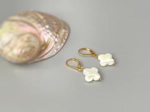 Pendientes de trébol colgante de oro gota madre de perla plata Beachy Shell joyería de verano hecho a mano iridiscente minimalista regalo para esposa - Product Image 2