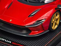 Modèle de voiture Ferrari Daytona SP3 imprimé en 3D haute précision à l'échelle 1/18 avec roues en carbone/métal rouge or pour collection/cadeau