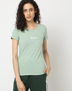 2025 Nueva camiseta informal para mujer al mejor precio cómoda ropa de uso diario Camiseta de algodón con logotipo personalizado para mujer oferta al por mayor - Product Image 3