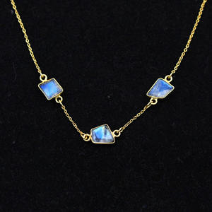 Collar con colgante de piedra lunar Natural de piedra Triple, joyería de piedra de cristal Natural para ella, joyería elegante, joyería de cristal curativo - Product Image 1