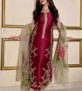 El mejor vestido de mujer pakistaní con trabajo de secuencia única y hermoso bordado a mano y Dupatta a juego - Product Image 2