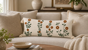 Housse de coussin lombaire en coton brodé à la main avec pompons aux coins, motif floral botanique orange rouille, pour canapé - Product Image 5