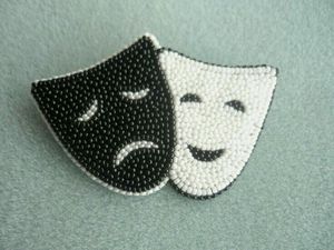 Porte-clés couronne brodée à la main avec perles, charme royal pour sacs, sacs à main et clés, porte-clés couronne élégant, cadeau parfait pour les reines - Product Image 5