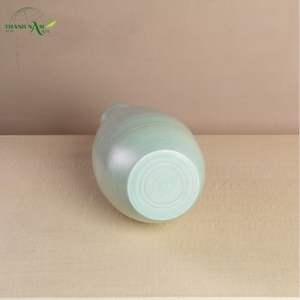 Vase en bambou minimaliste, tons vert doux, design en forme de spirale, matériau naturel écologique, vase de table durable pour - Product Image 4