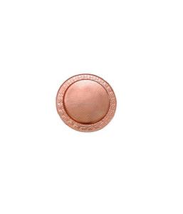 Plaque de charge métallique en or brun brillant avec bordure à texture alvéolée martelée - Product Image 1