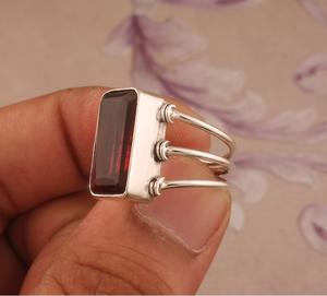 แหวนโกเมนสีแดงทำด้วยมือควอทซ์โบฮีเมียนคริสเตียนแหวนพลอยโกเมนบาแกตต์925การรักษาด้วยเงินสเตอร์ลิง - Product Image 2