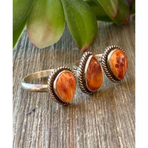 Anillo Ajustable Hecho a Mano por Navajos, Talla Única, con Diseño de Espina de Ostra, Engaste de Plata de Ley, Piedras Preciosas Naturales en Forma de Mano, Regalo - Product Image 3