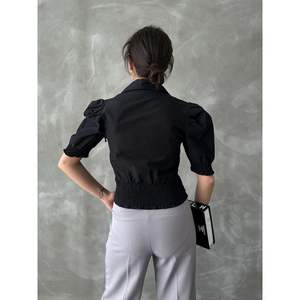 Blusas y Camisas para Mujer Topshow, Colección al por Mayor con Botones Negros - Product Image 1