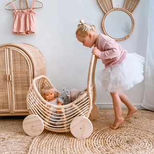 Poussette de poupée en rotin tissé à la main magnifiquement conçue-Durable, légère et conçue pour les jeux de simulation classiques - Product Image 4