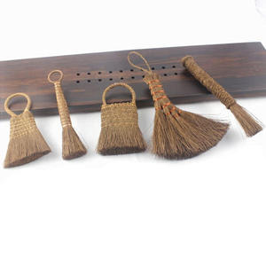 Escoba Clásica de Madera Ligera y Ecológica para el Hogar, Herramienta de Limpieza Mini Biodegradable Hecha en Vietnam - Product Image 4