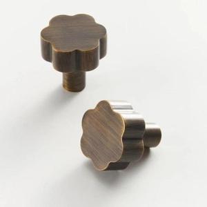 Bouton et poignée d'entrée et de sortie de tiroir en gros Boutons en or excellents OEM ODM Design personnalisé Bouton en laiton massif pour portes d'armoires - Product Image 3