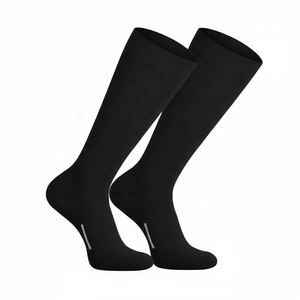 Calcetines deportivos de punto de nailon y spandex hasta la pantorrilla con personalización de talla y colores. - Product Image 3