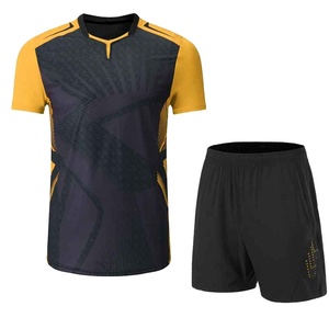 Vêtements de sport modernes pour femmes, coutures durables, tissu respirant haute performance, tenue de tennis active. - Product Image 4