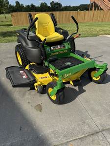 ¡Cortadora de giro cero Johnn Deere Z445 54! ¡Esta es una máquina usada residencial de 1 propietario sin problemas conocidos! Premium - Product Image 4