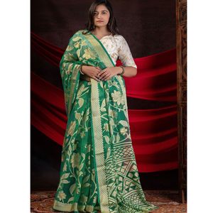 Sari de latón negro con textura de organza con estampado floral de lámina, pallu rico y borde decorativo para eventos festivos y formales - Product Image 3