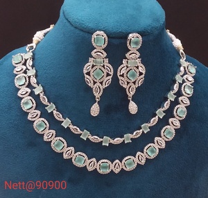 Superbe ensemble de bijoux en diamants américains pour femmes | Collier et boucles d'oreilles étincelants, idéaux pour les célébrations et les occasions spéciales - Product Image 3