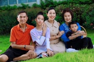 กำไลบำบัดเซลล์ร่างกาย Ampli5 ตัวเรือนสแตนเลสสตีล - สไตล์แฟชั่นและสปอร์ต - Product Image 3