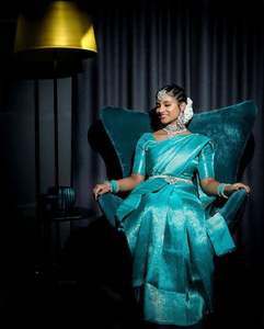 ส่าหรีผ้าไหมแจ็คการ์ดเนื้อหนาพร้อมส่าหรีขอบสีฟ้า - Product Image 4