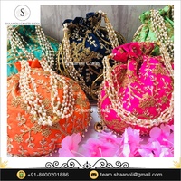 Sac Potli artisanal pour femme avec broderie Patola Gota, sac à main doré brodé pour un cadeau de mariage, cadeaux de retour pour femmes
