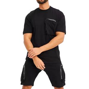 ชุดเซ็ตเสื้อผ้าลำลองฤดูหนาวสำหรับผู้ชาย ผ้าโพลีเอสเตอร์ 100% แบบเรียบ 2 ชิ้น ประกอบด้วยเสื้อยืดและกางเกงขาสั้น - Product Image 4